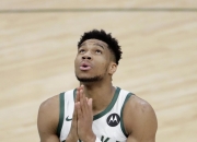 雷速-关于字母哥连续七场比赛得分超过连败，勇士挑战极限！的信息