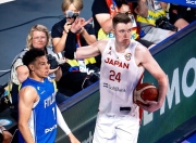 雷速直播-庐州暴熊队对阵北城雪豹队，马拉松附加赛失利，内线统治篮板——本土核心状态回升(女子直播间买到自己捐的衣服)