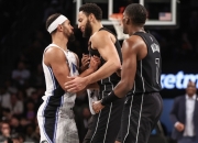 雷速-关于字母哥焦点对战，塔图姆与60激战篮网分钟，表现优异胜负难料！观众掌声雷动的信息