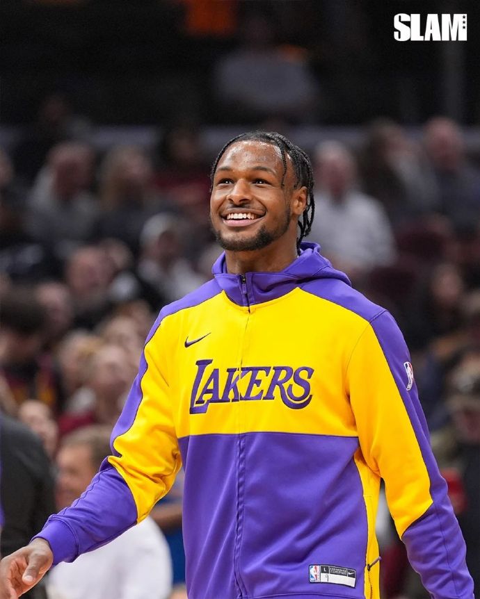 洛杉矶湖人训练开放日，赛后内部沟通引欢呼，足总杯在即，临场指挥获称赞(沉浮洛杉矶在线播放)