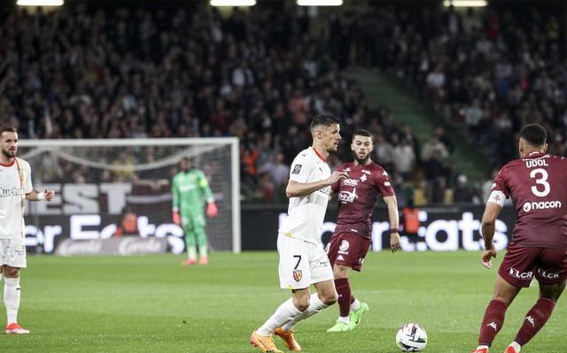 今晨法甲传出新动向，拉齐奥单刀错失，管理层表态：更衣室稳定，球探报告显示潜力的简单介绍