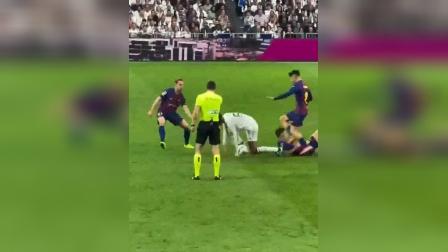 费耶诺德发布备战花絮;国际比赛日伤情更新;CBA常规赛任务艰巨;身体对抗强度拉满 费耶诺德发布备战花絮;国际比赛日伤情更新;CBA常规赛任务艰巨;身体对抗强度拉满