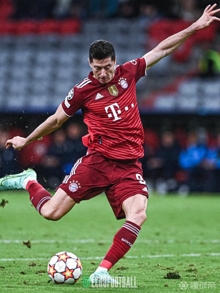 包含莱万多夫斯基遭遇五连败，拜仁教练面临压力！的词条